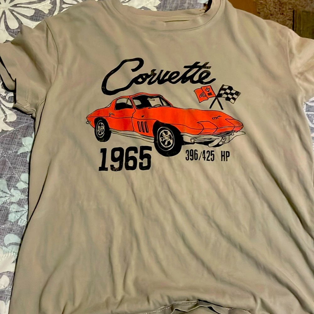 Girls beige corvette shirt size xsmall